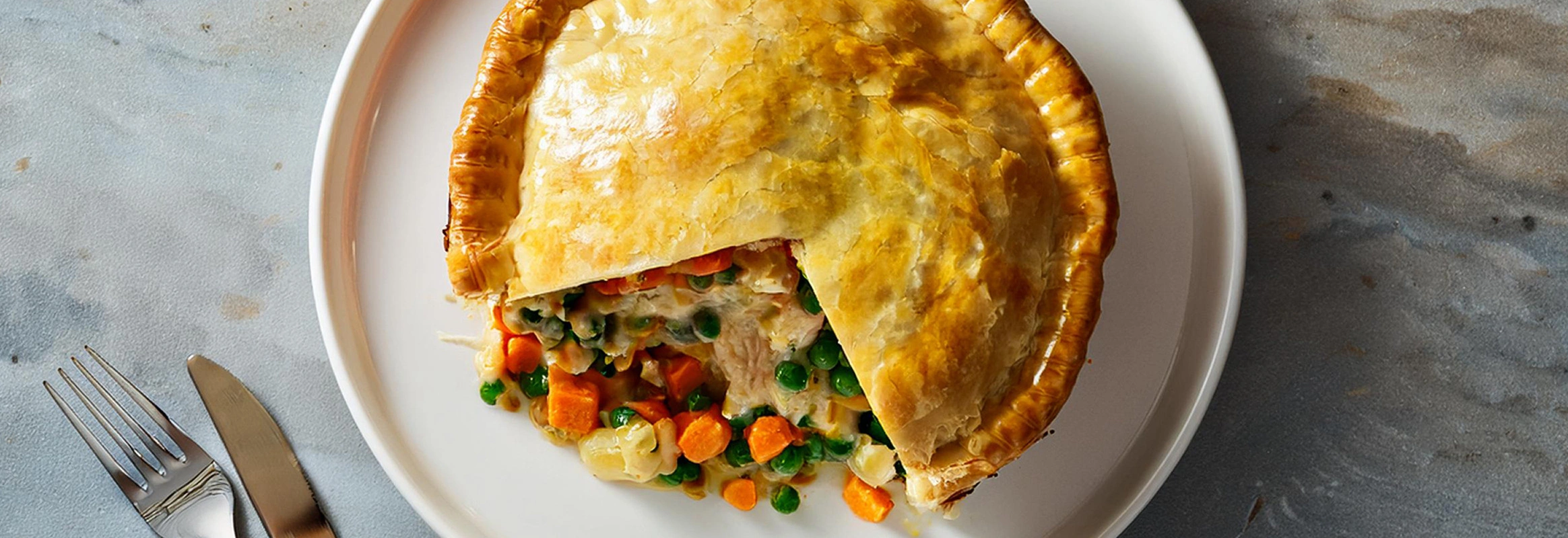 Закрытый пирог с курицей и овощами